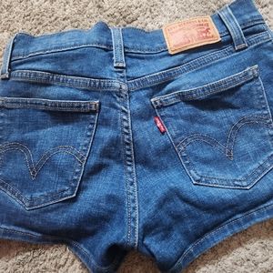 Levi shorts size 25